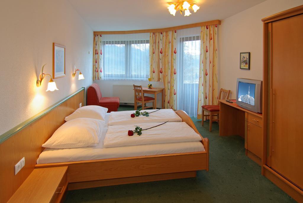 Hotel Garni Romantik Fügen Δωμάτιο φωτογραφία