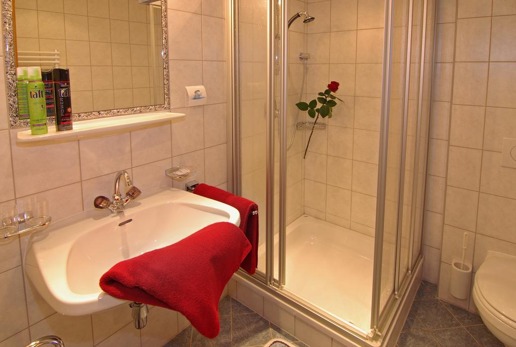 Hotel Garni Romantik Fügen Δωμάτιο φωτογραφία